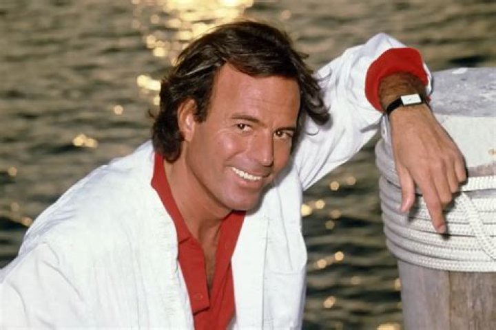Julio Iglesias's Biography And Facts'