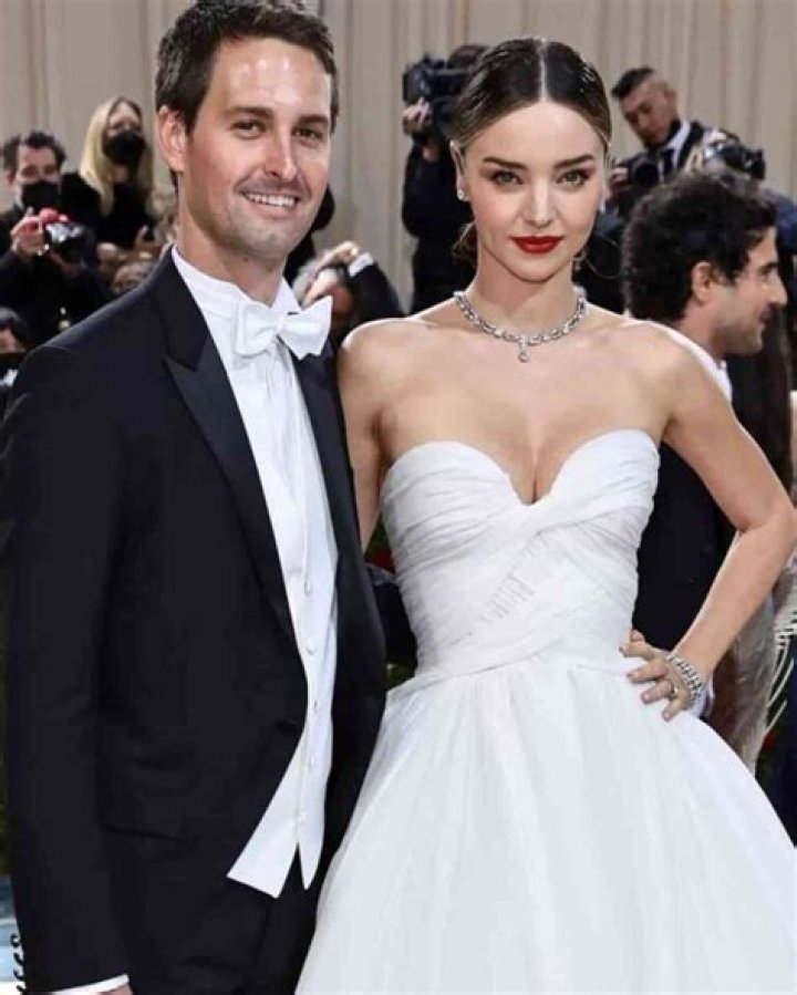 Miranda Kerr gaining hate due to Snapchat CEO Evan Spiegel!! The Duo are Engaged…Know more about their Relationship and Her Past History!!!